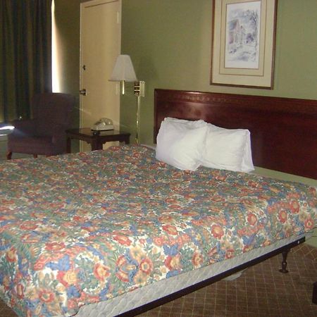Knights Inn Гастония Номер фото