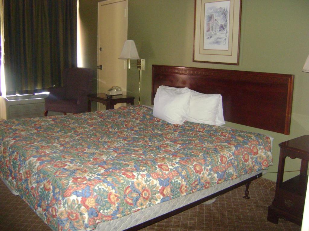 Knights Inn Гастония Номер фото