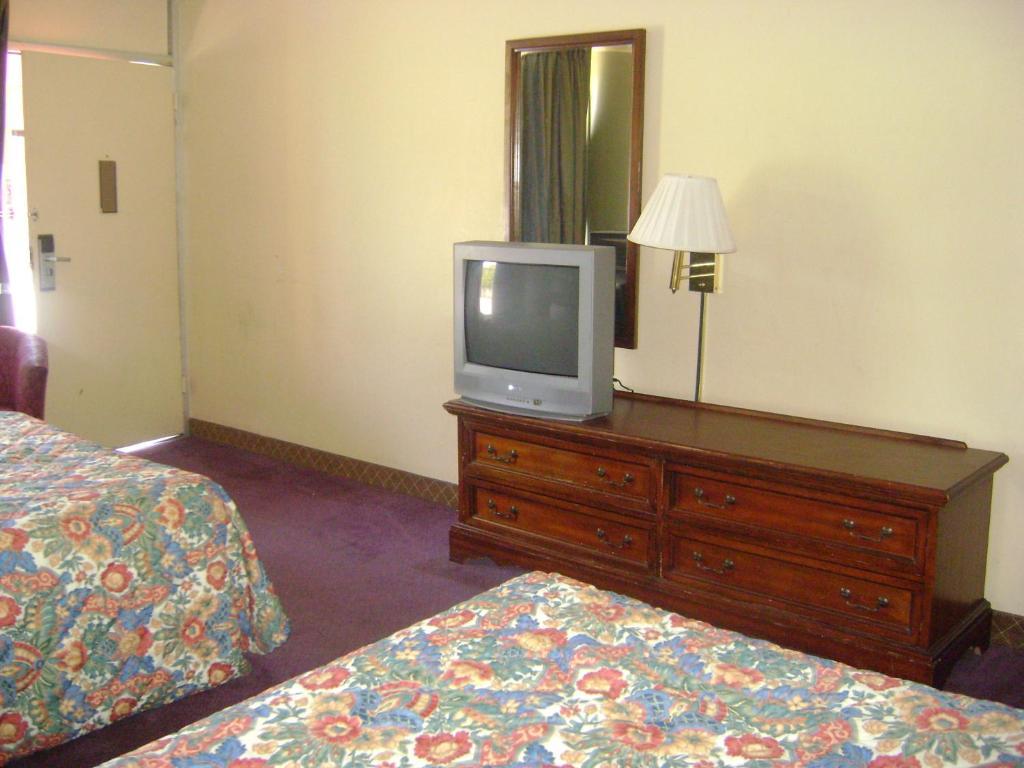 Knights Inn Гастония Номер фото