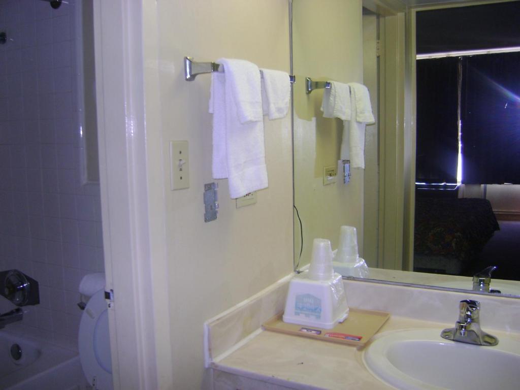 Knights Inn Гастония Номер фото